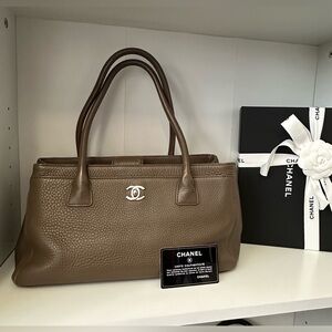 SOLD! CHANEL Cerf Executive Tote . New, Authenticated, pristine. Deerskin